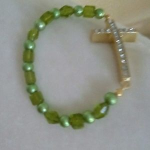 Beautiful Green Stretch Bracelet (NWOT)